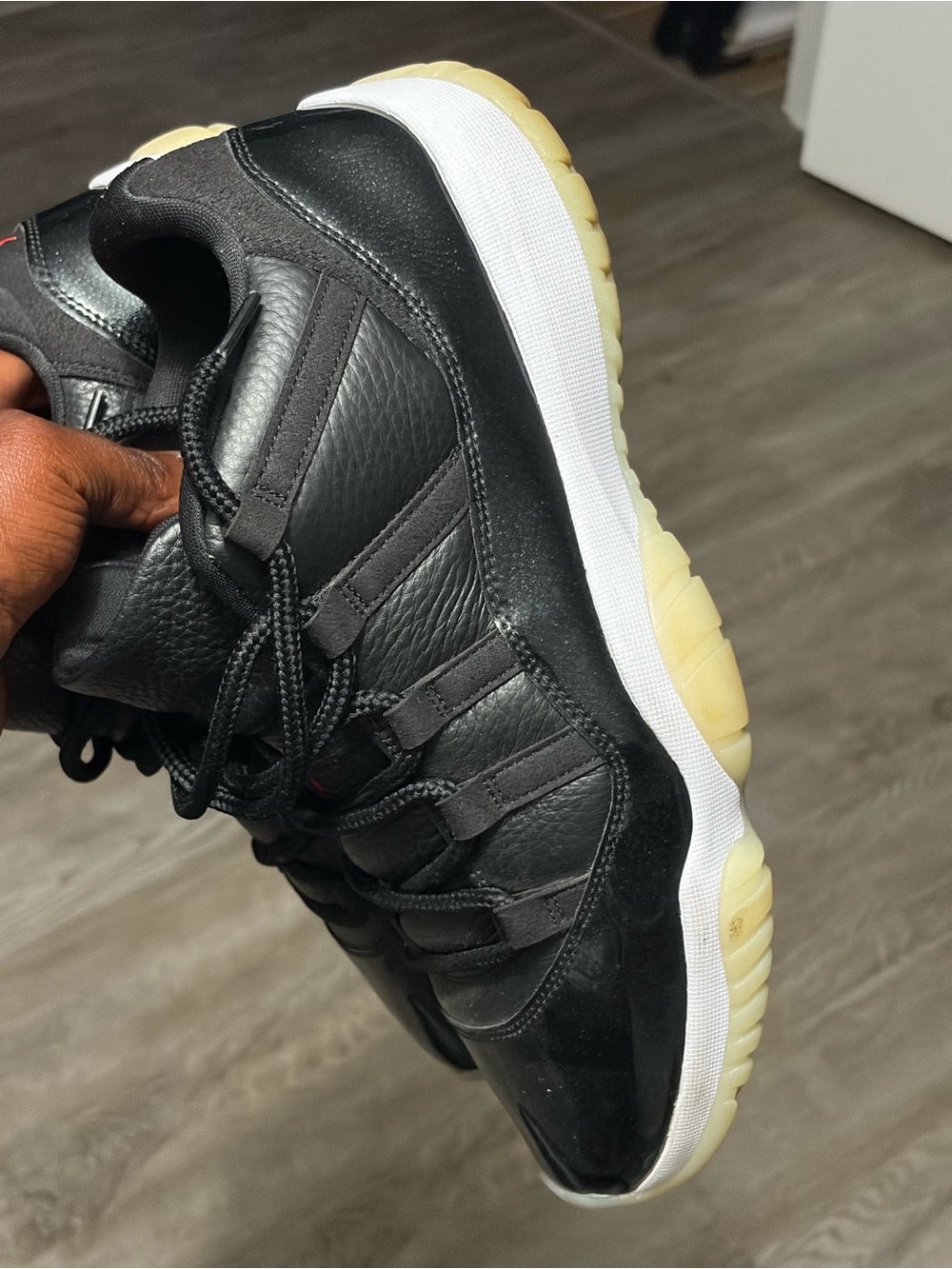 Jordan Men's Black and Off-White Low-Top Sneakers